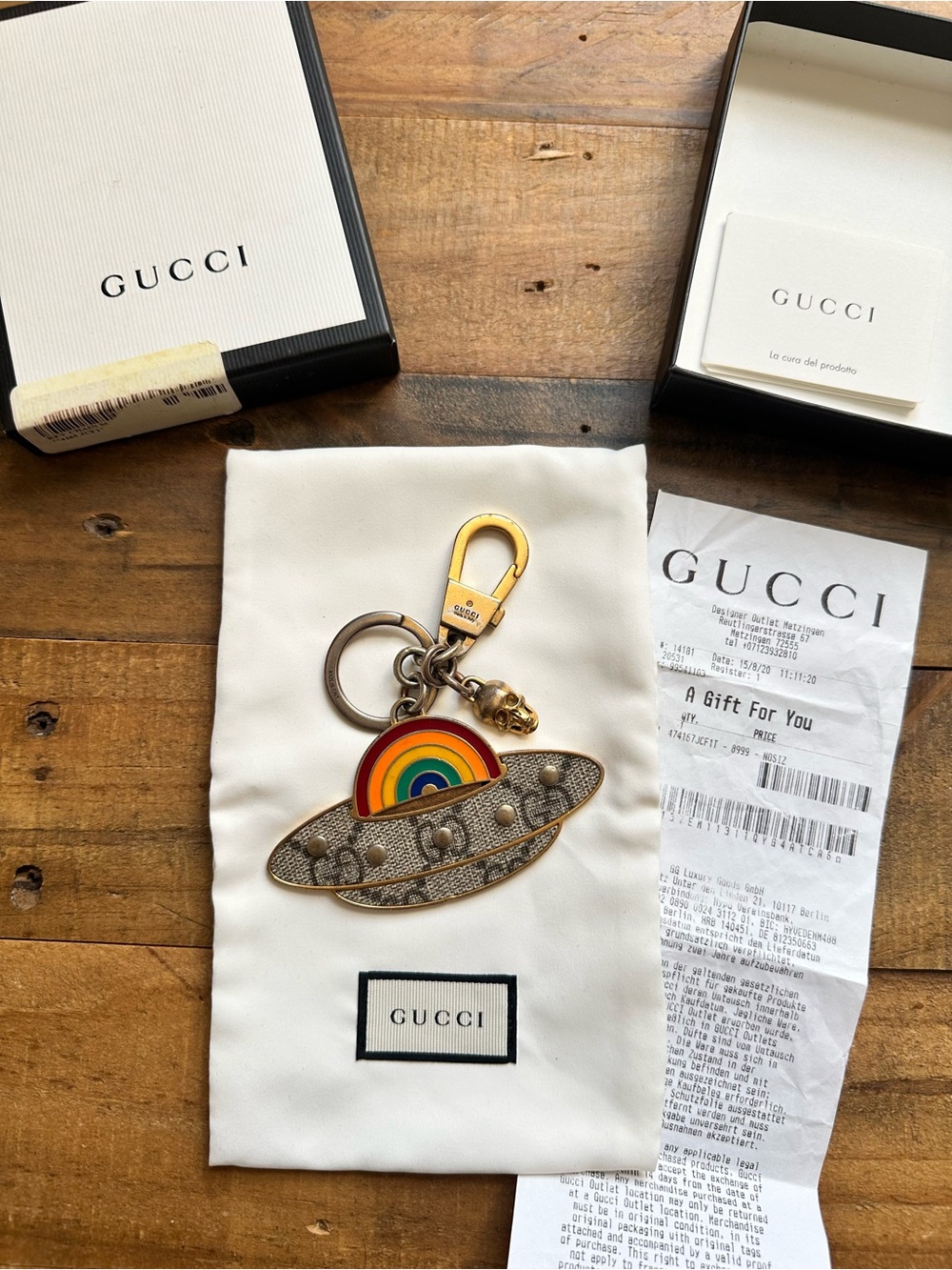 Gucci | Enamel Rainbow UFO Keyring with Skull in Gold - Picture 2 of 16